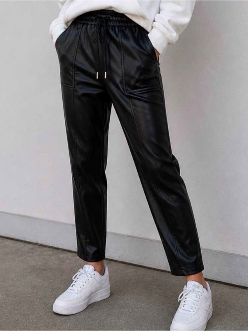 NWOT Blank NYC faux vegan leather cargo/utility style pants. Women’s 31 (12).